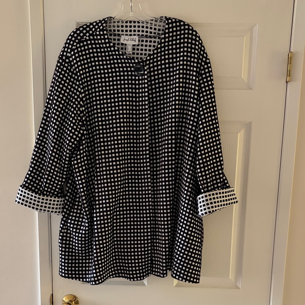 Sz 22 Joseph Ribkoff Black and White Patterned swing Jacket